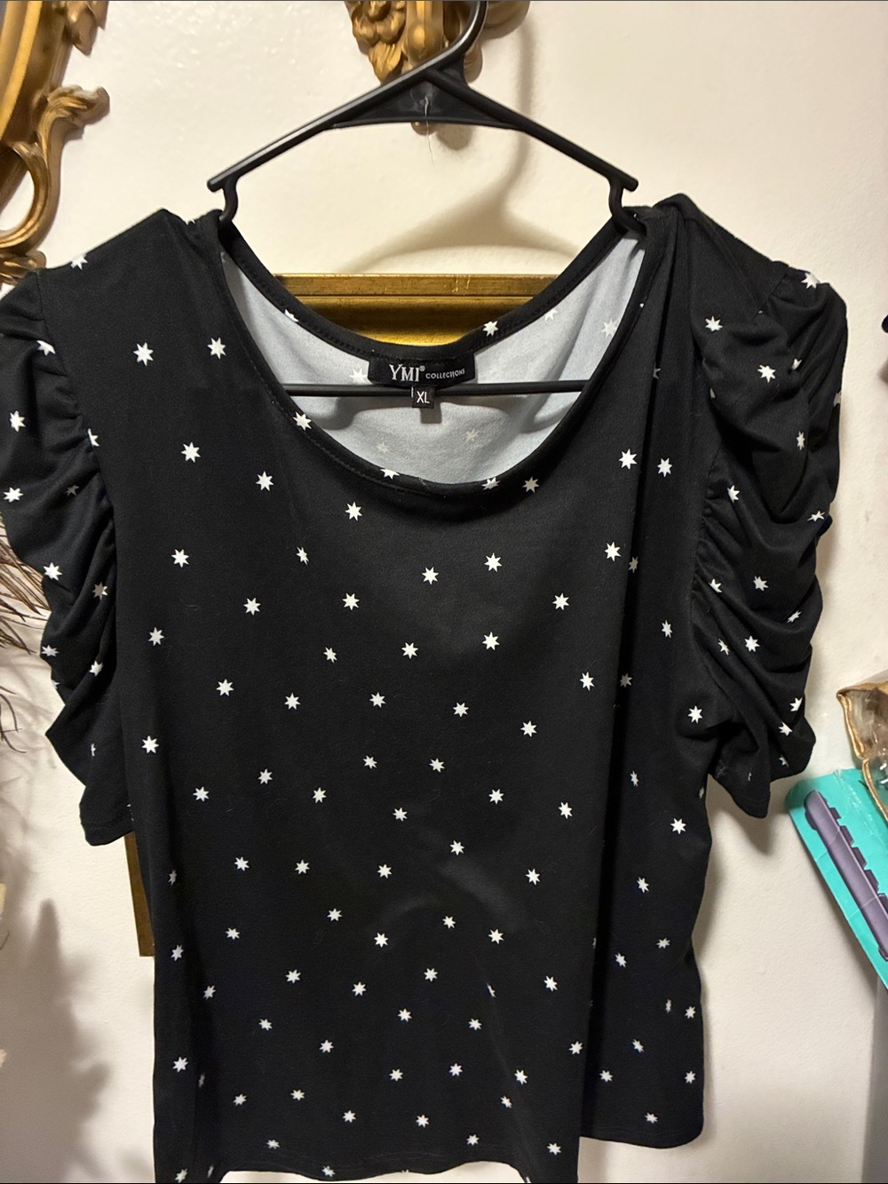 YMI Black Short Sleeve Star Print Puff Shoulder Top